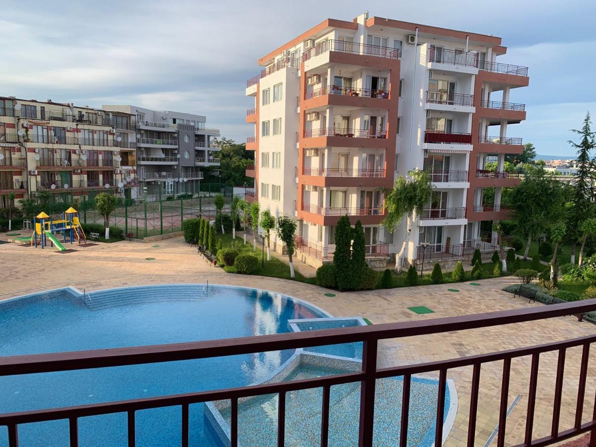 Riviera Fort Beach Apartments By Kalina Resort, Ravda Buitenkant foto